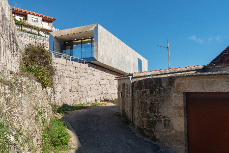 Fotografía de arquitectura del centro social en Cacheiro, Pontevedra. Foto de exterior.